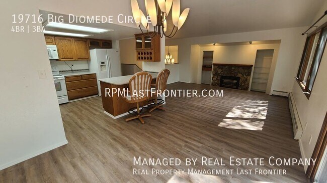 Foto del edificio - Eagle River Four Bedroom Home w/ Two Car G...