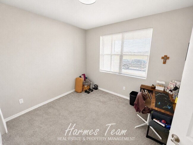 Foto del edificio - Spacious 5-Bedroom Ranch with Finished Basement & Oversized Garage