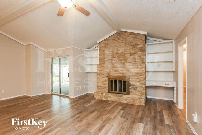 Building Photo - 2133 Huntington Dr