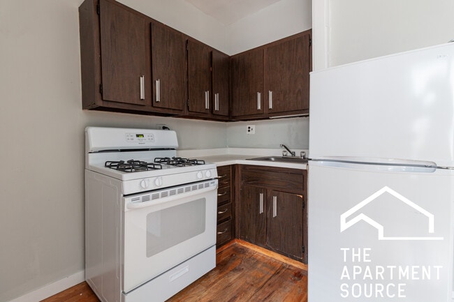 Building Photo - 3721 N Pine Grove Ave