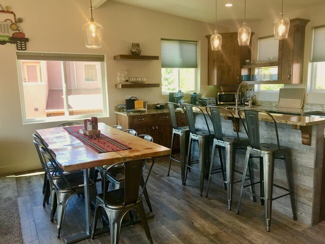 Dining table for 5 - 3374 Village Loop