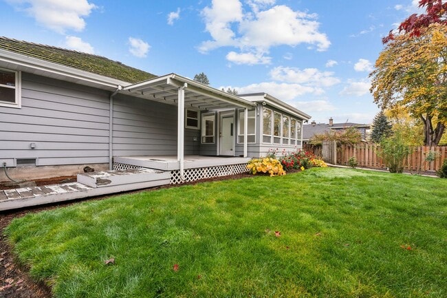 Foto del edificio - 2780 NE Jackson School Rd