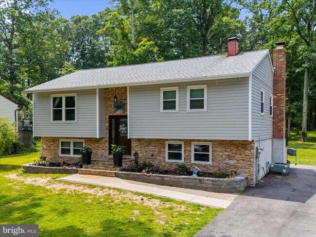 Building Photo - 1215 Holmewood Dr