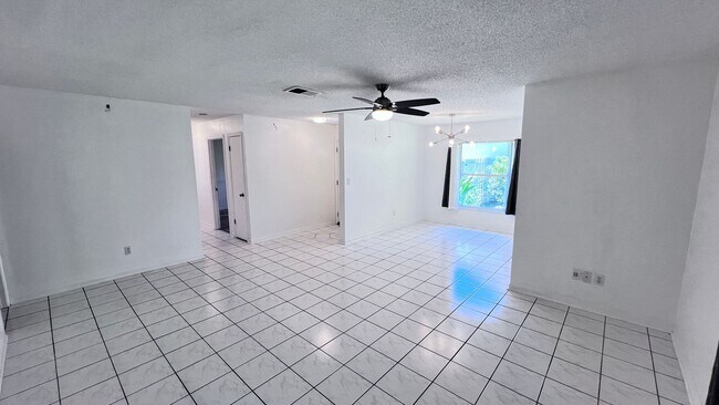 Foto del edificio - Experience the Magic of Home at 3100 Owass...