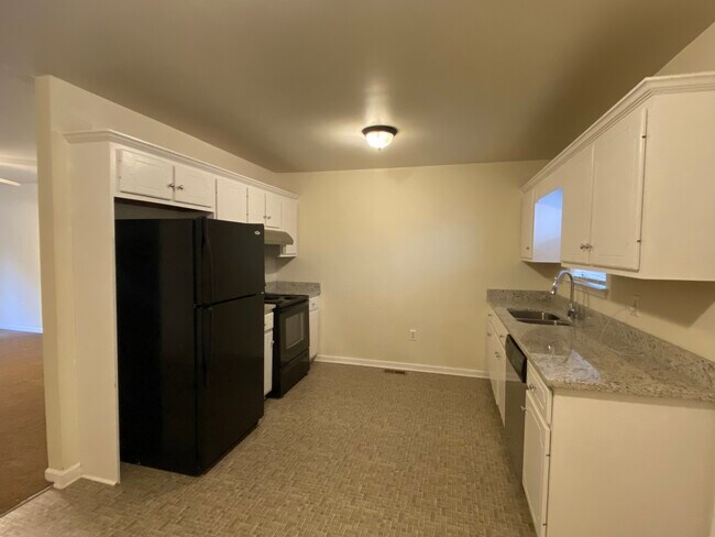 Kitchen with granite countertop - 319 Whitehead Rd