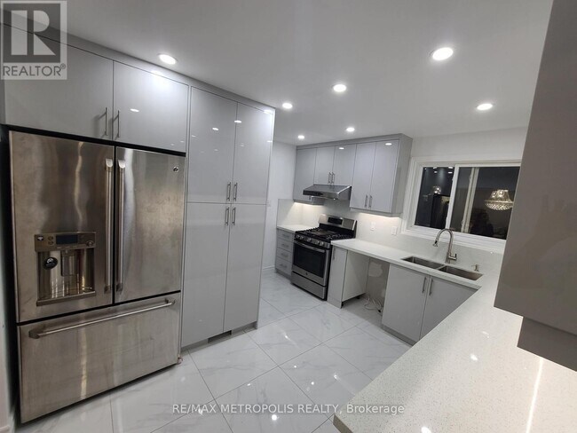 Photo du bâtiment - 78 Crittenden Square