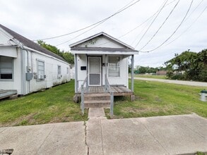Building Photo - 810 Peach Ave