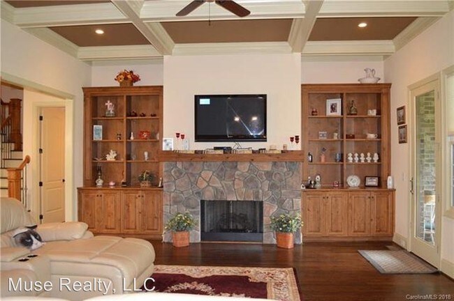 Foto del edificio - 6 br, 4.5 bath House - 664 Bellegray Road