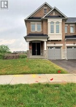 Building Photo - 68 Drizzel Cres