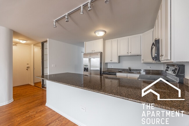 Photo - 1344 N Dearborn St Apartment