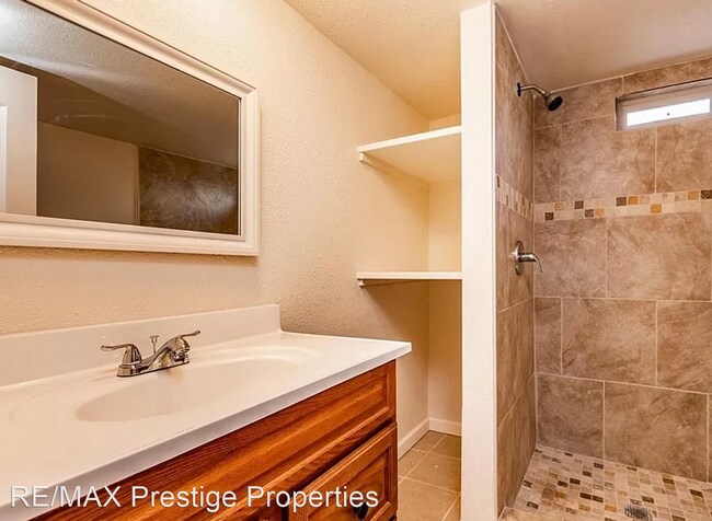 Foto del edificio - 2 br, 1 bath House - 3648 E. Bluebird