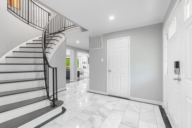 Foto del edificio - 820 Ridge Dr