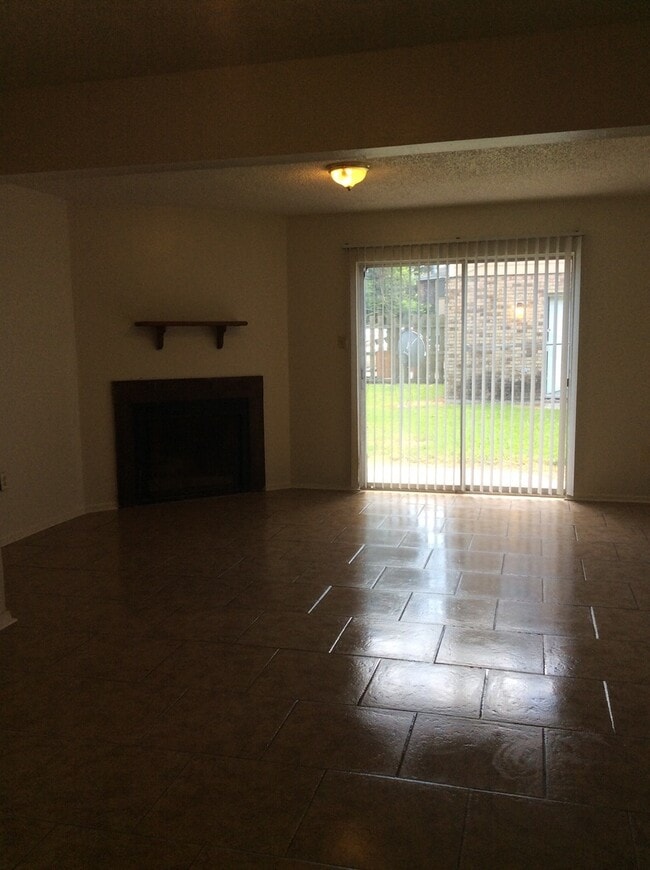 Building Photo - 8747 Granite Dr