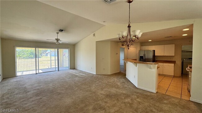 Foto del edificio - 706 Kismet Pkwy E