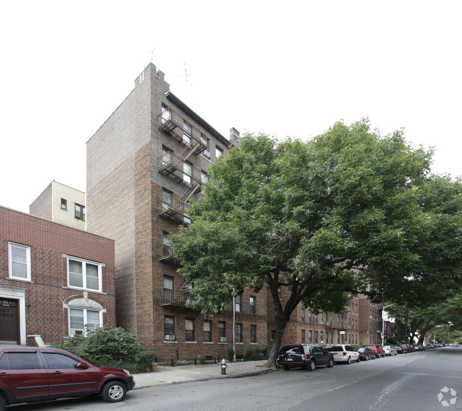 Foto principal - 32-52 33rd Street