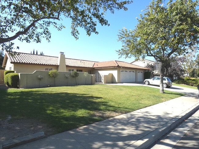 Foto del edificio - Classic Foxenwood Single Story!!