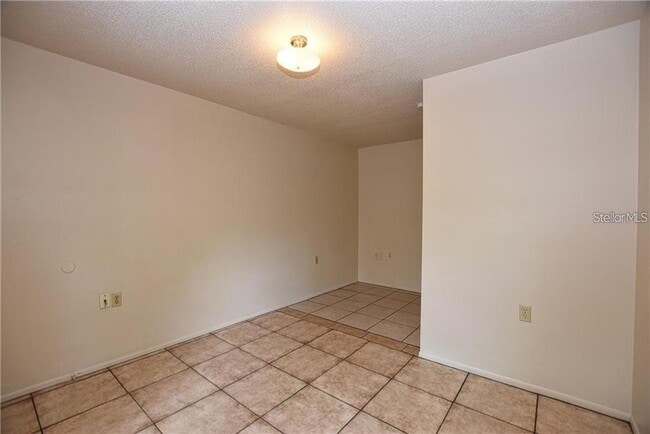 Foto del edificio - 7604 Chase Rd