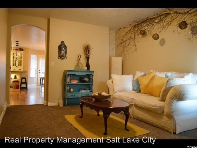 Building Photo - 781 S Creekview Dr