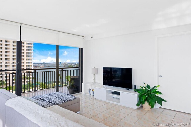 Foto del edificio - 540 Brickell Key Dr