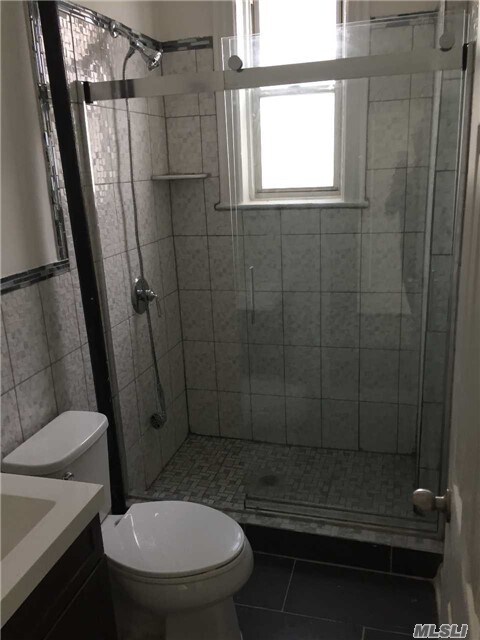 Foto del edificio - 381 E 95th St