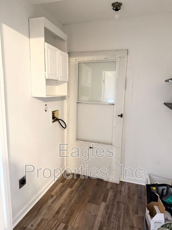 Building Photo - 1401 Dakota Ave