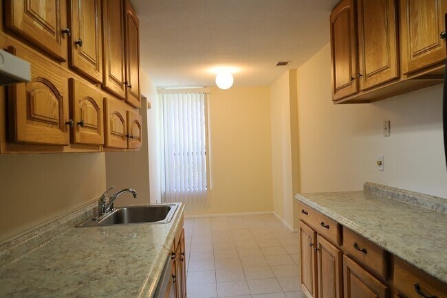 Building Photo - 16 Shrewsbury Green Dr