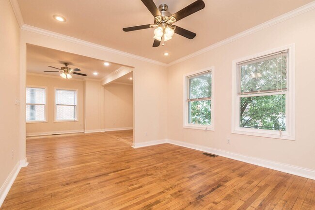 Foto del edificio - 211 N Madison St