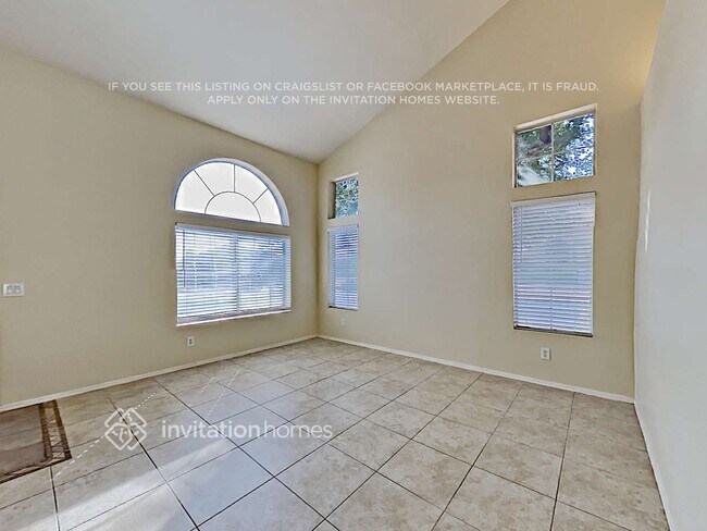 Building Photo - 9728 W Sunnyslope Ln