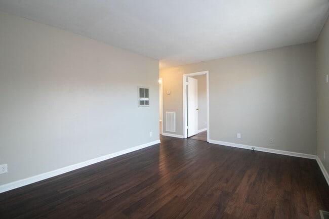 Building Photo - 1436 McCan Dr