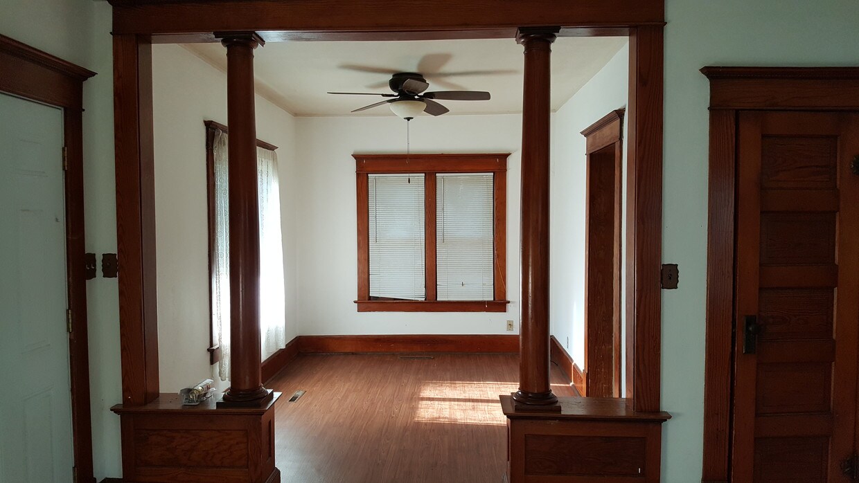 dining room - 422 Juneau Ave