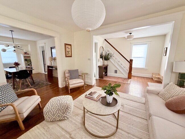 Building Photo - 175 W Hazeltine Ave