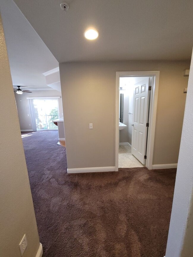 Building Photo - Westlake Villas Condo