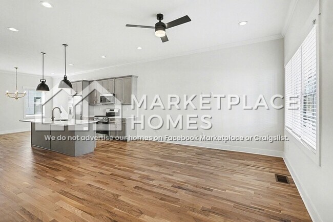 Foto del edificio - 1034 E Trinity Ln