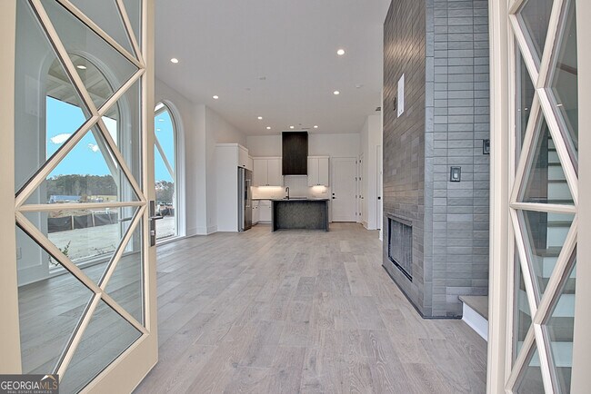 Foto del edificio - 640 Heatherden Ave