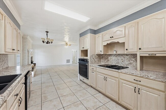 Foto del edificio - 7640 Laurie Ln