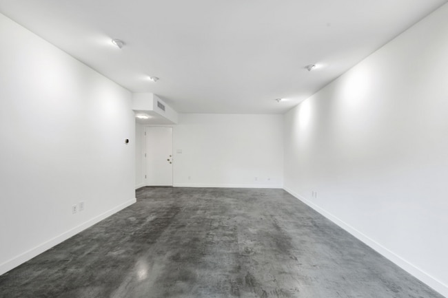 Building Photo - 7767 Hollywood Blvd