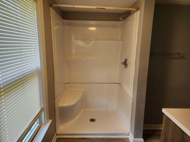 Building Photo - Beautiful 3 Bedroom/1 Bath Home in Lancaster