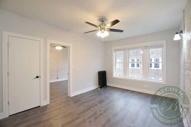 Building Photo - 6956 N Wolcott Ave