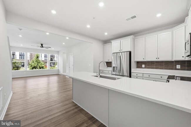 Building Photo - 43732 Transit Sq