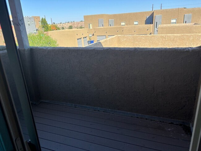 Foto del edificio - Executive 2 story Town house 4 Bedroom 3 b...