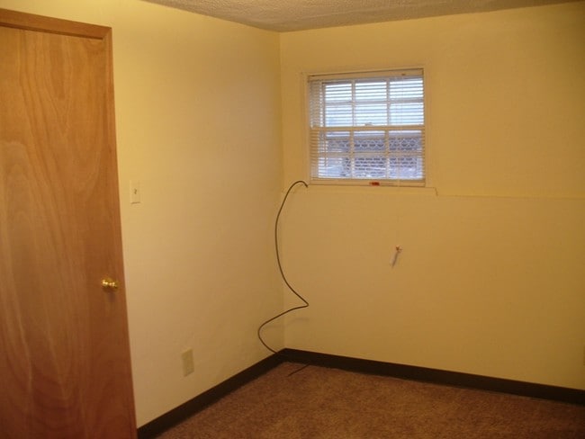 Building Photo - 221 W 12th St