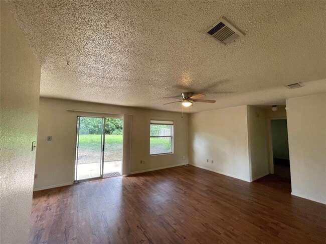 Foto del edificio - 2507 Sweet Clover Dr