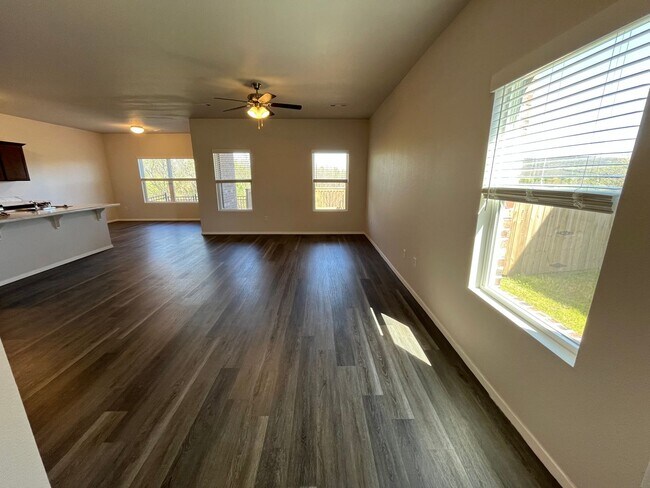 Building Photo - *$99 Rent + Amazon Cash* Three Bedroom | Two and a Half Bath Home in Farmington