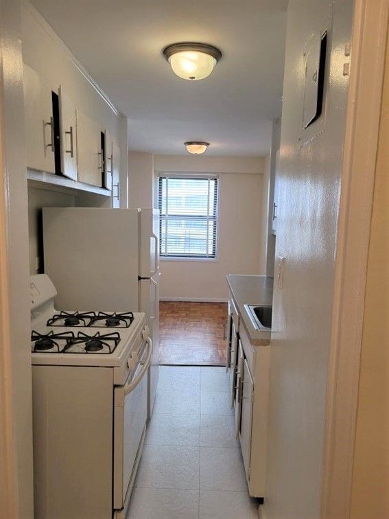 Foto del edificio - 123-60 83rd Ave