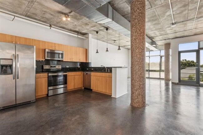 Building Photo - 10 N Summerlin Ave