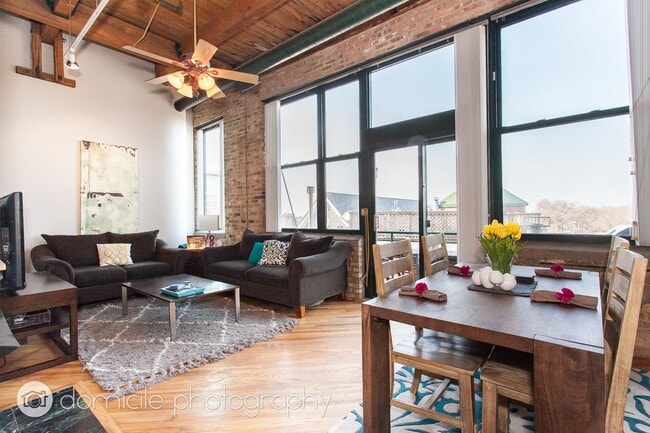 Building Photo - 2 bedroom in Chicago IL 60647