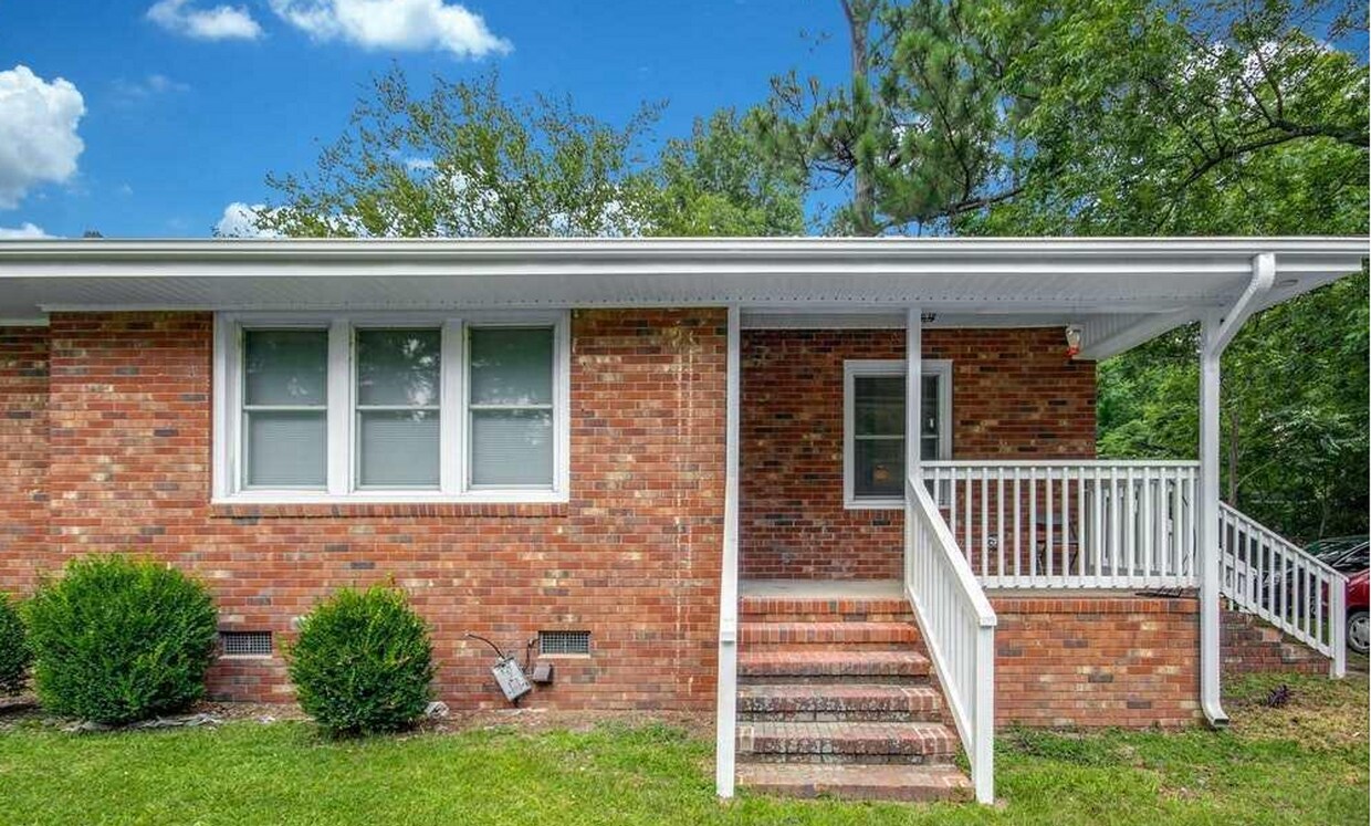 108 N Wakefield St Unit 225 W. Horton Ave, Zebulon, NC 27597 Room for