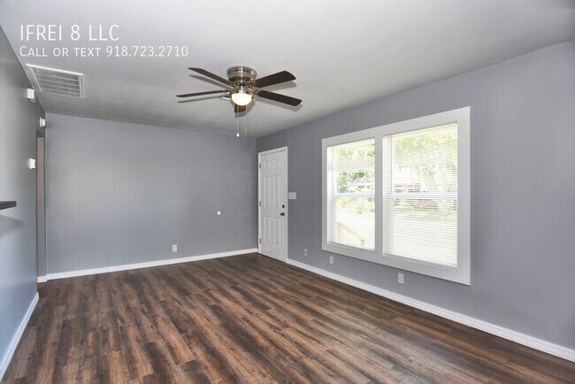 Foto del edificio - 1557 N Irvington Ave