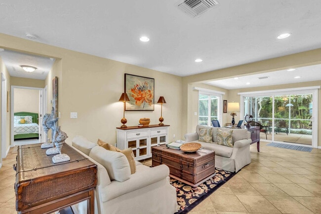 Building Photo - 2852 Gulf Gate Dr