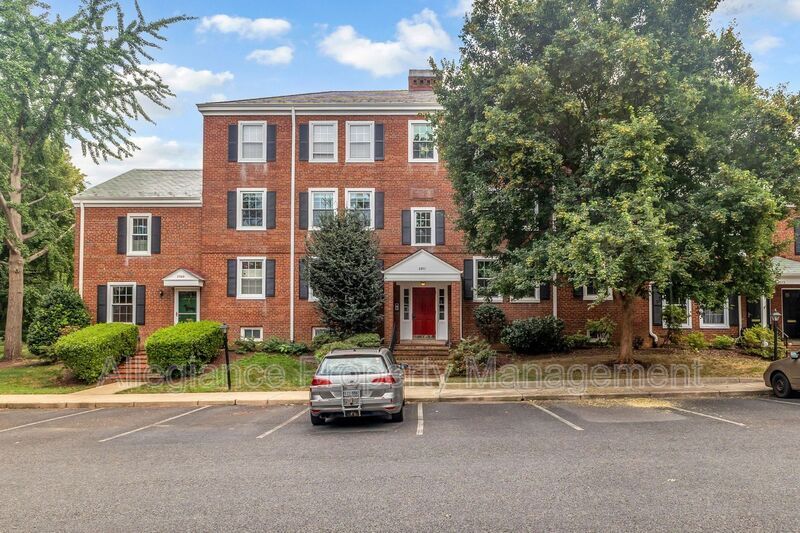 Foto principal - 2971 S Columbus St